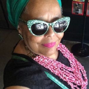 Meet your Posher, Loretta